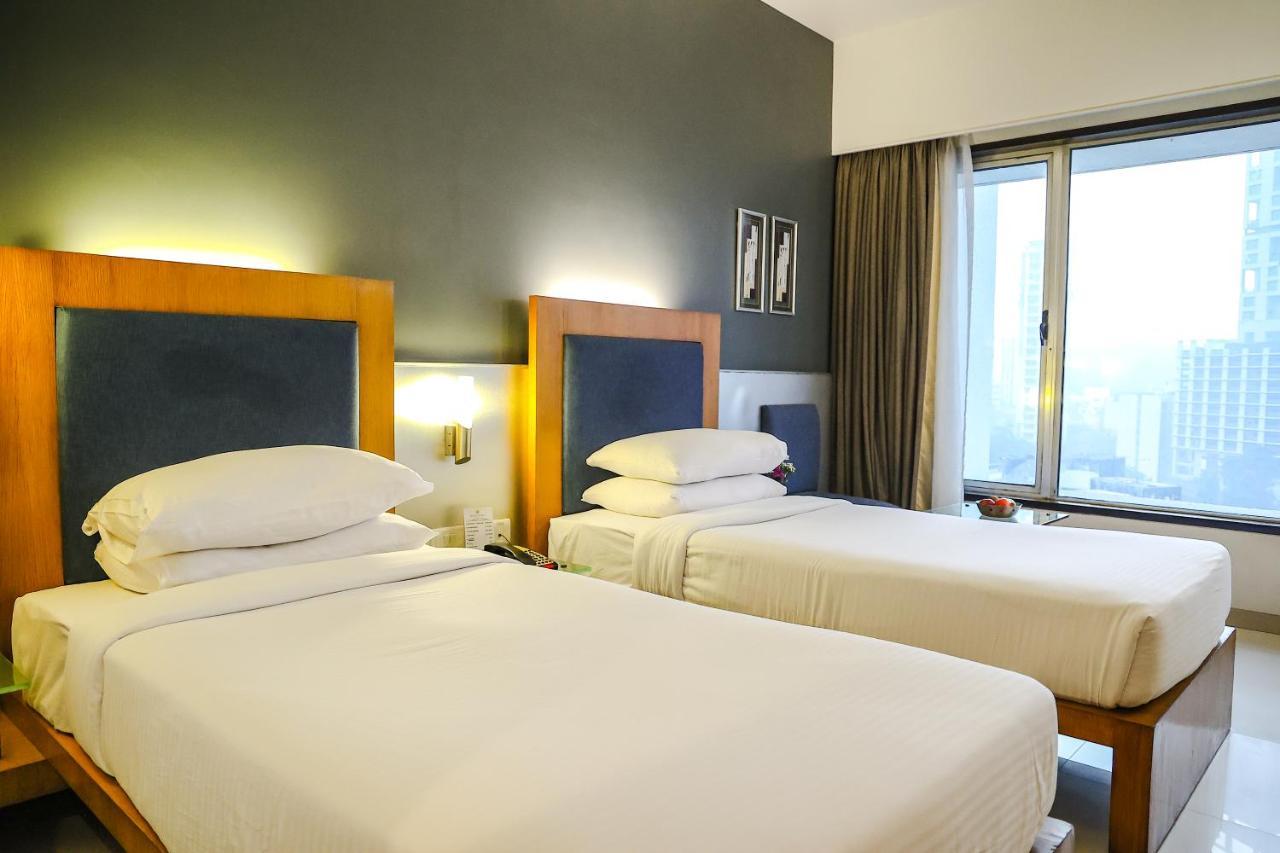 Krishna Palace Hotel Мумбай Екстериор снимка