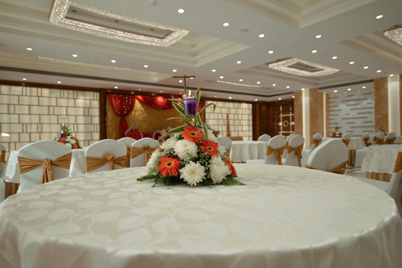 Krishna Palace Hotel Мумбай Екстериор снимка