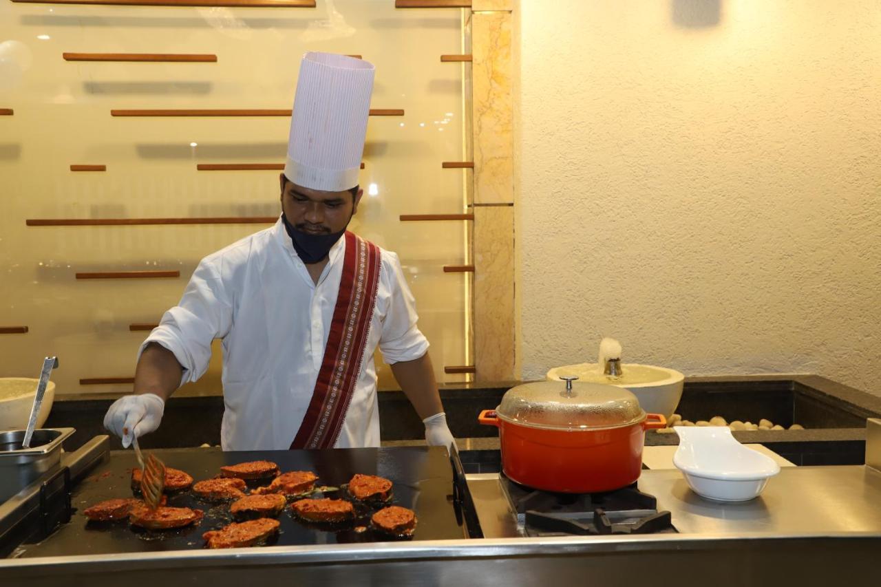 Krishna Palace Hotel Мумбай Екстериор снимка