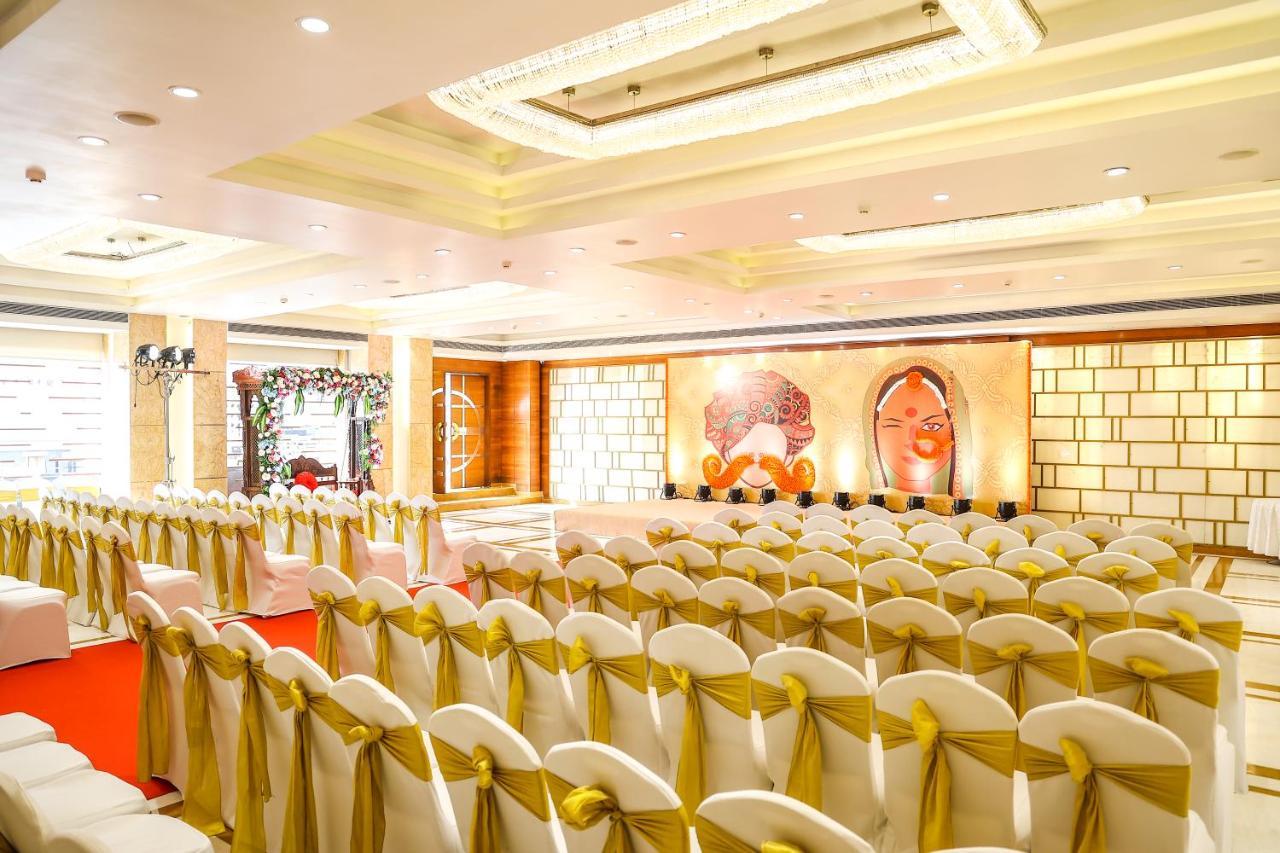 Krishna Palace Hotel Мумбай Екстериор снимка
