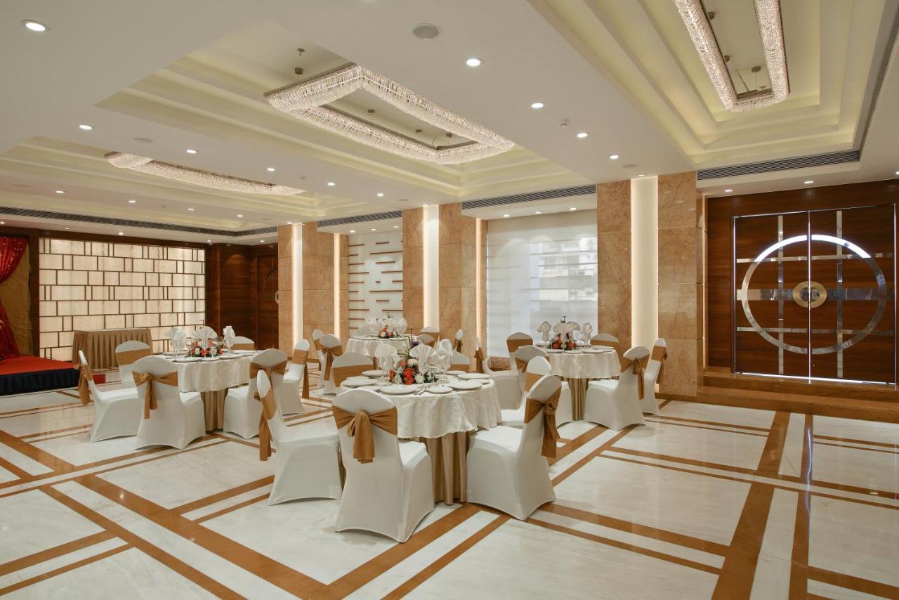 Krishna Palace Hotel Мумбай Екстериор снимка