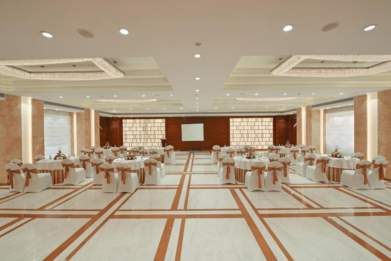 Krishna Palace Hotel Мумбай Екстериор снимка