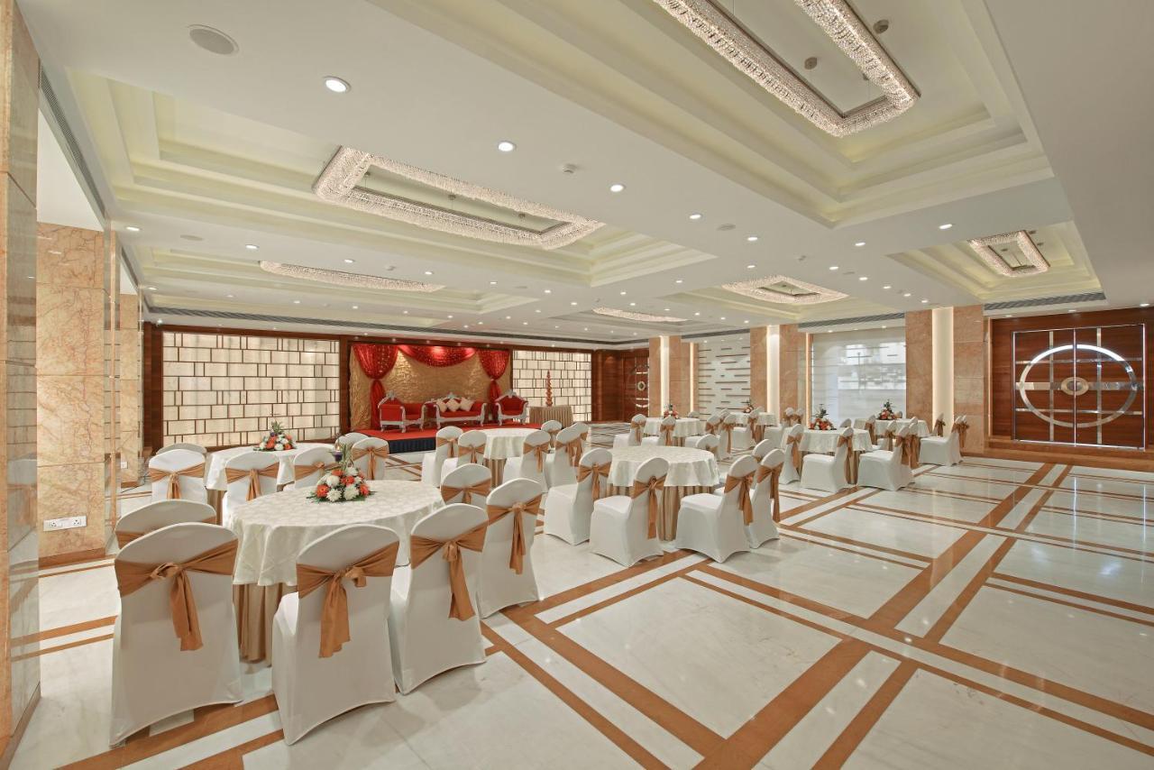 Krishna Palace Hotel Мумбай Екстериор снимка