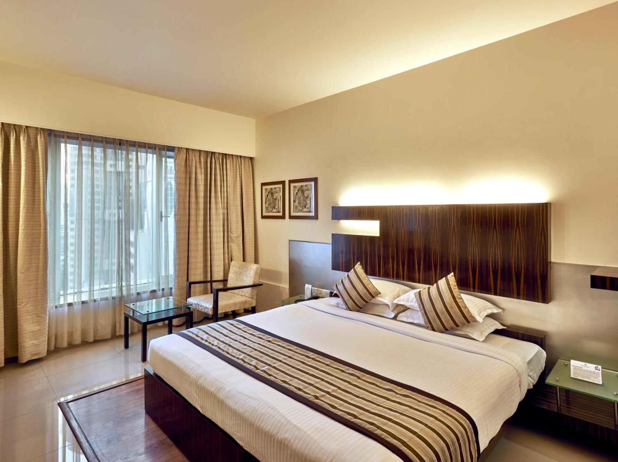 Krishna Palace Hotel Мумбай Екстериор снимка