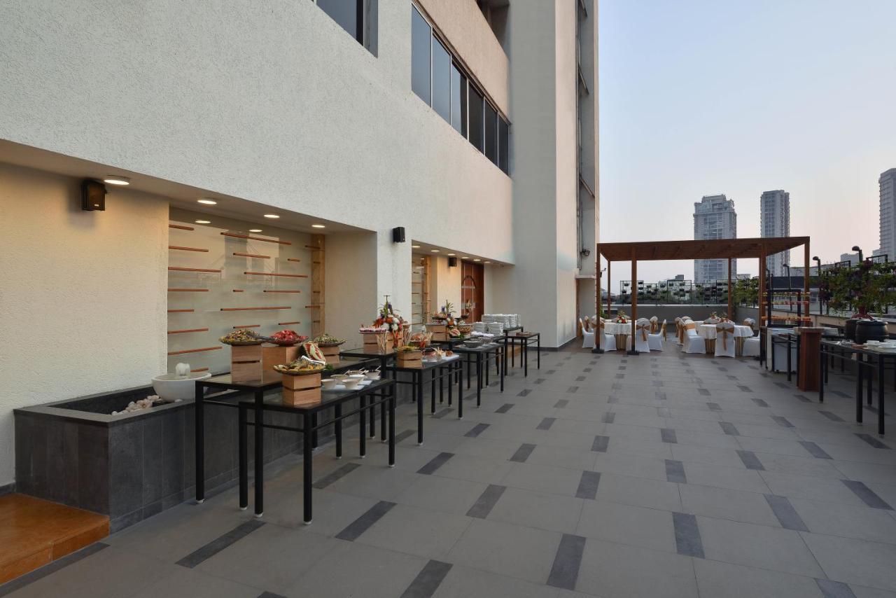 Krishna Palace Hotel Мумбай Екстериор снимка